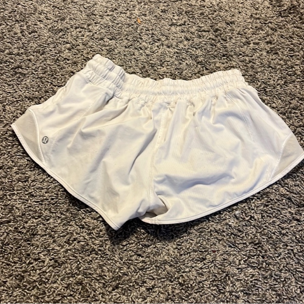 Hotty hot lulu shorts size 4 2.5in